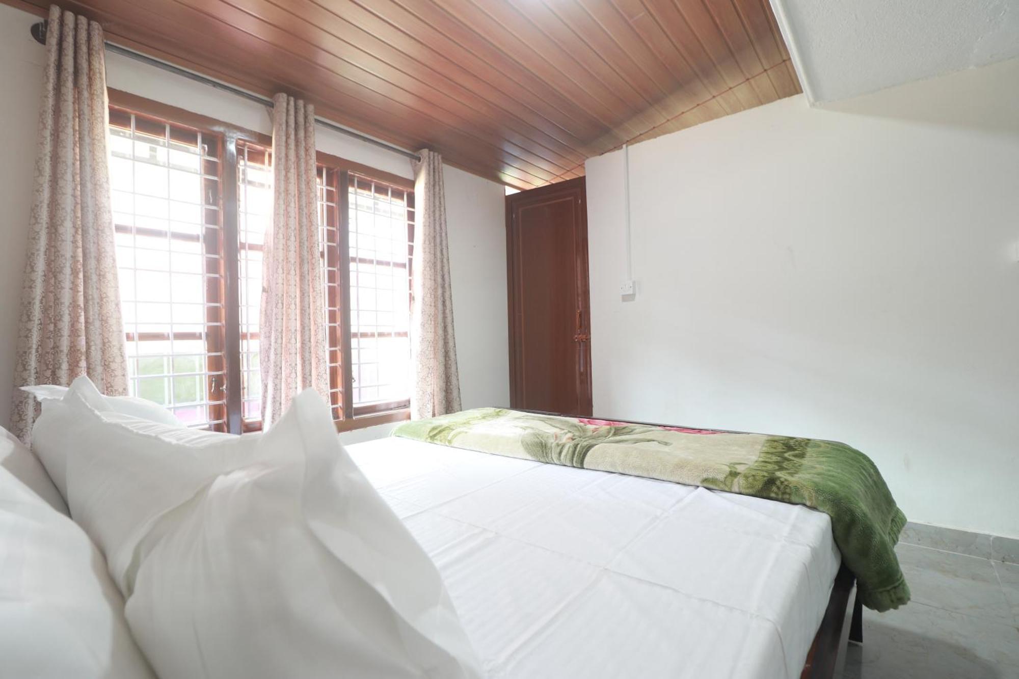 Flintstone Home Kushālnagar Exterior foto