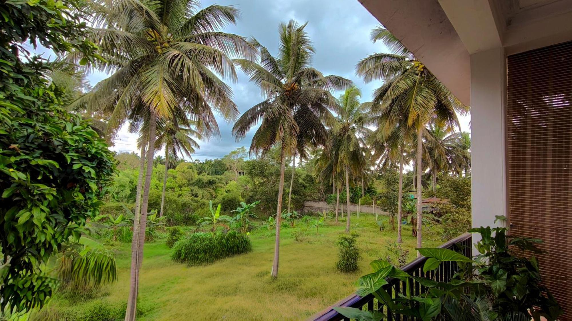 Flintstone Home Kushālnagar Exterior foto